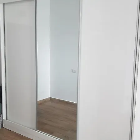 Theo- Mamaia Nord Apartament *
